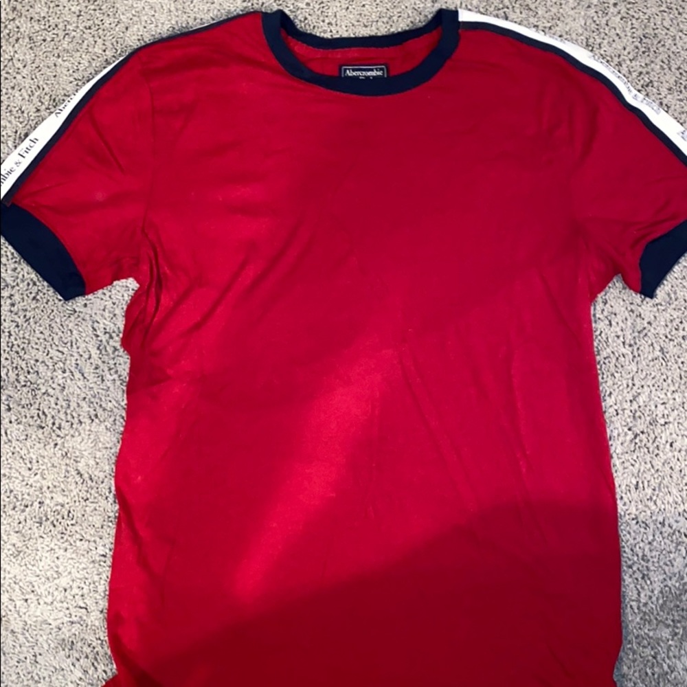 T-Shirt / Abercrombie & Fitch (Medium)